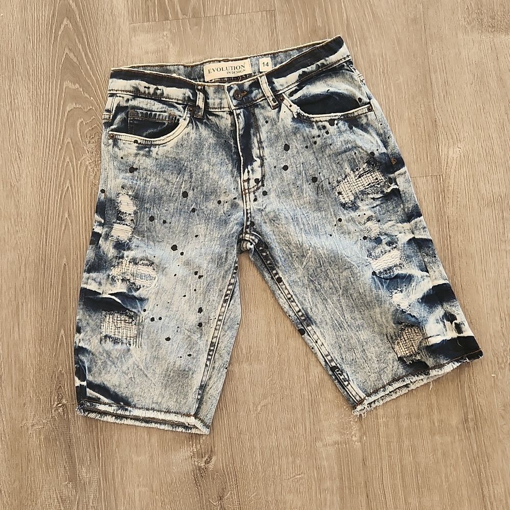 Evolution in design Boys shorts size 14
